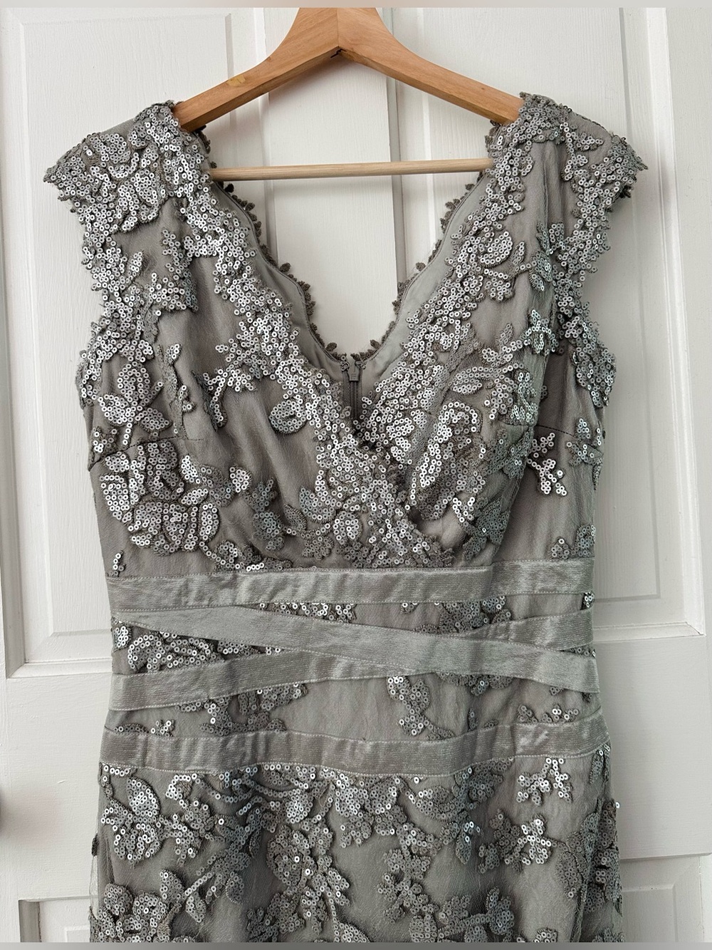 Tadashi Shoji Paillette Sequin Lace Banded Cocktail Sheath Dress Silver Size 6 - Picture 3 of 13